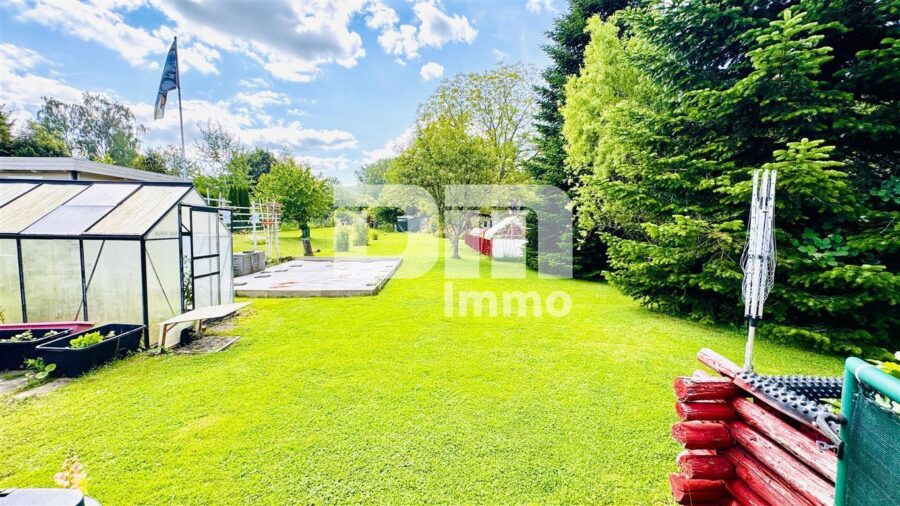 Teilsaniertes Einfamilienhaus mit Anbauten + Nebengebäude auf 1.600 m² Traumgartengrundstück - Gartenbereich / Gewächshaus / Pflanzbeet